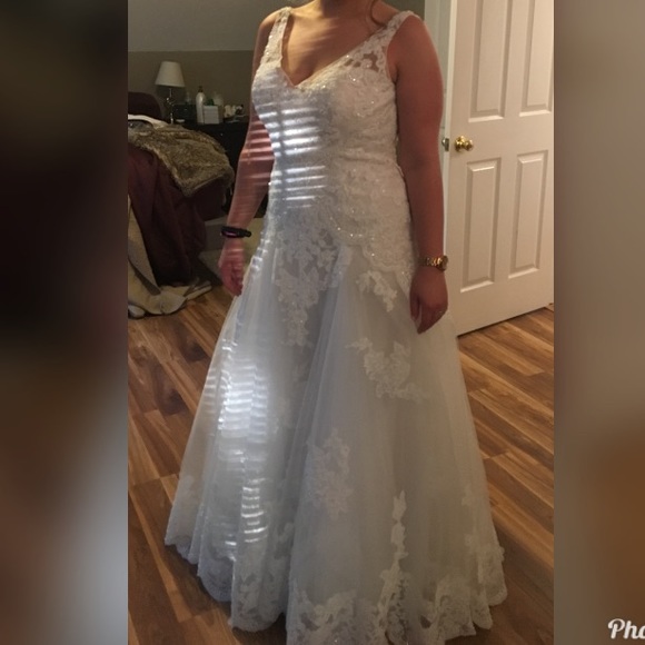 Casablanca Plumeria Wedding Dress - Picture 8 of 8